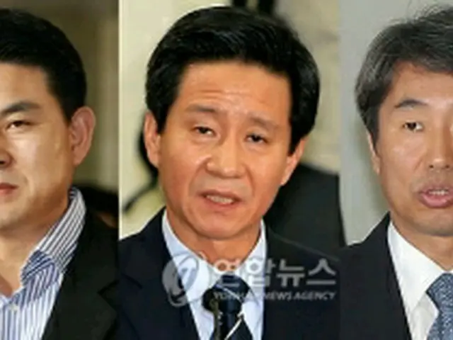 左から金台鎬、李載勲、申載旻氏＝（聯合ニュース）