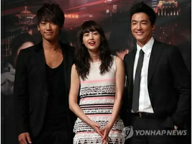 『逃亡者』のRain（左から）、イ・ナヨン、ダニエル・ヘニー＝（聯合ニュース）
