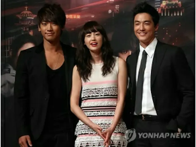 『逃亡者』のRain（左から）、イ・ナヨン、ダニエル・ヘニー＝（聯合ニュース）
