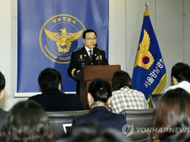 黄長ヨプ氏死亡に関して会見するソウル江南警察署関係者＝10日、ソウル（聯合ニュース）