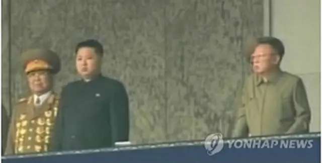 閲兵式を生中継した朝鮮中央テレビの映像＝10日、ソウル（聯合ニュース）