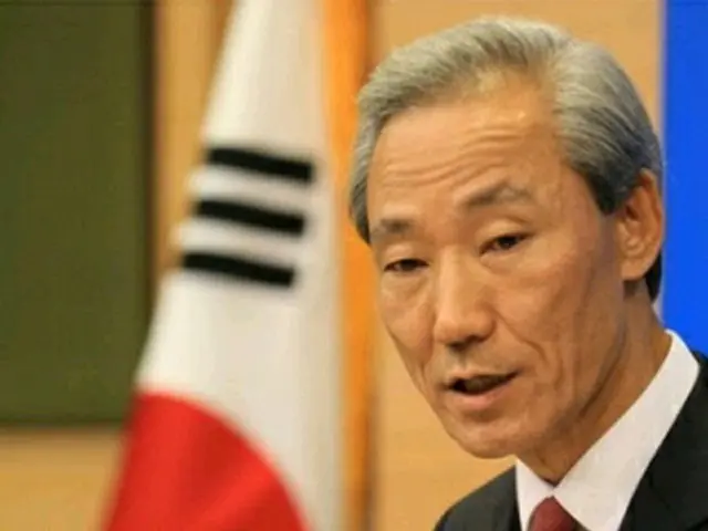 会見する金本部長＝8日、ソウル（聯合ニュース）