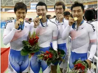 ア大会自転車男子4千M団体追い抜き金、大会2連覇
