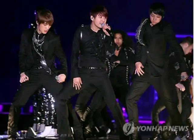 公演のようす＝27日、ソウル（聯合ニュース）