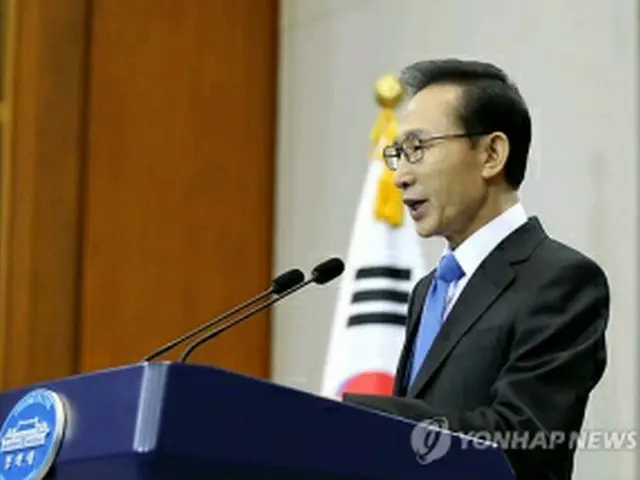 国民向け談話を発表する李大統領＝29日、ソウル（聯合ニュース）