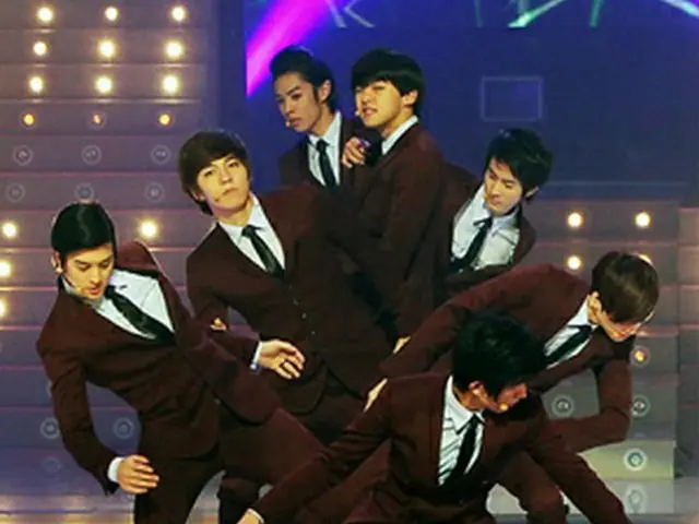 U-KISS（上）とHit-5