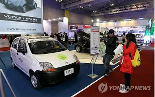 先月、光州のグリーカー国際展示会で披露された韓国製エコカー＝（聯合ニュース）