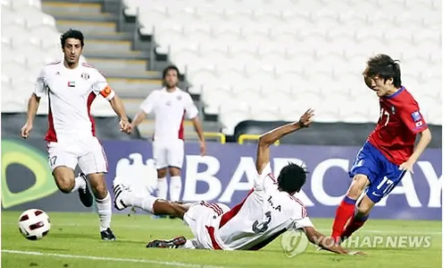 先制点を入れた李青龍＝４日、アブダビ（聯合ニュース）