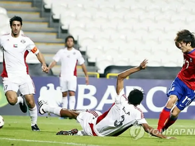 先制点を入れた李青龍=4日、アブダビ(聯合ニュース)