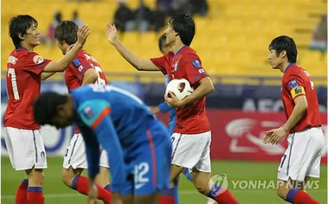 先制点を決めた池東ウォン＝18日、ドーハ（聯合ニュース）