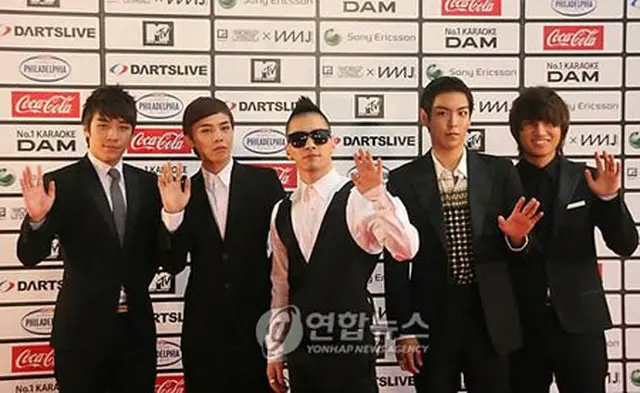 「BIGBANG」V.I（一番左端）