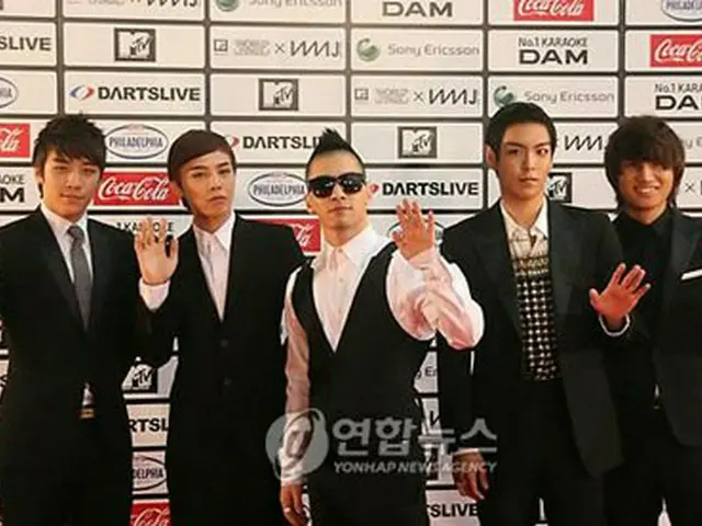 「BIGBANG」V.I（一番左端）