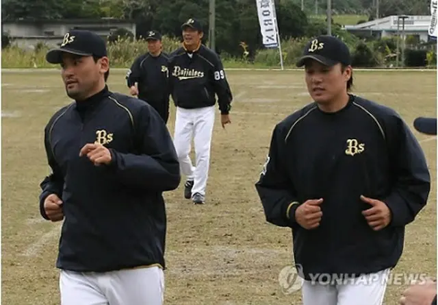 朴賛浩（左）と李承ヨプ（資料写真）＝（聯合ニュース）