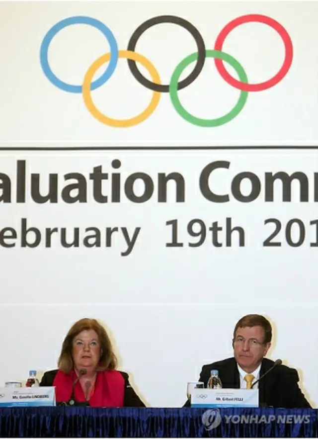 現地調査のすべての日程を終え、記者会見するIOC評価委員会のリンドベリ委員長（左）とフェリIOC五輪統括部長＝（聯合ニュース）