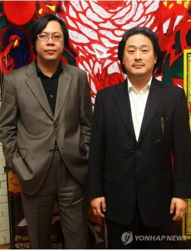 パク・チャヌク監督（右）とパク・チャンギョン氏＝（聯合ニュース）