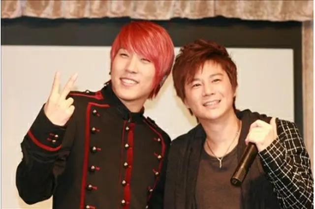 フィ（左）とJUST（右）＝（聯合ニュース）