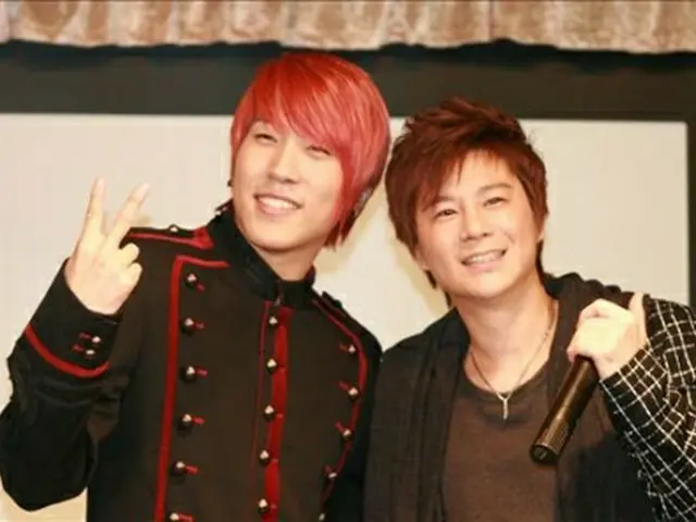 フィ（左）とJUST（右）＝（聯合ニュース）