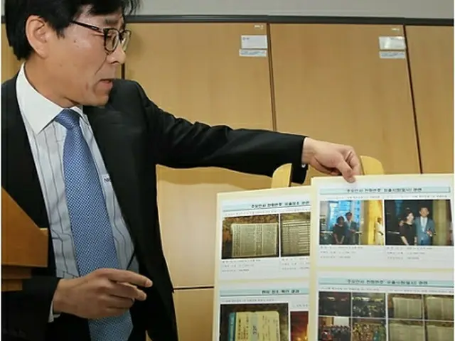 疑惑の調査結果を発表する国務総理室公職服務管理官＝25日、ソウル（聯合ニュース）
