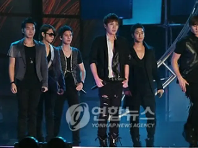 SUPER JUNIOR