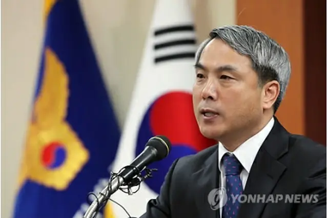 現代キャピタルハッキング事件の中間捜査結果を発表するソウル地方警察庁捜査課長＝１８日、ソウル（聯合ニュース）