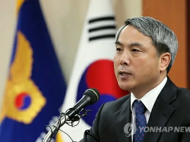 現代キャピタルハッキング事件の中間捜査結果を発表するソウル地方警察庁捜査課長＝１８日、ソウル（聯合ニュース）