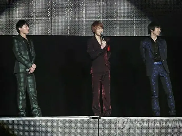 タイ・バンコクで行われた「JYJ」のワールドツアー＝4月5日、バンコク（聯合ニュース）