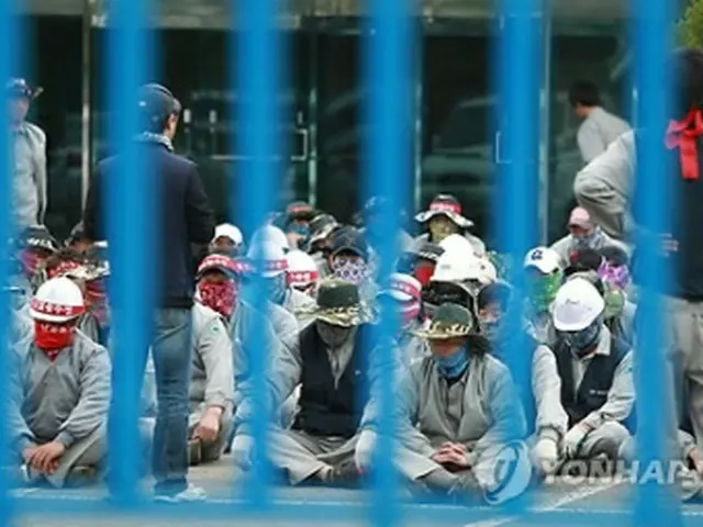 乗組員がストライキを行っている柳成企業の牙山工場＝２３日、牙山（聯合ニュース）