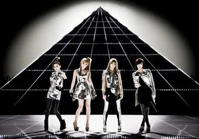 「2NE1」