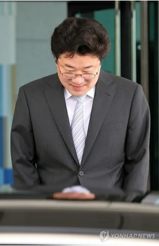 辞任を表明した金畯圭検察総長＝４日、ソウル（聯合ニュース）