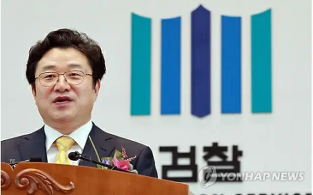 退任式であいさつする金畯圭検察総長＝13日、ソウル（聯合ニュース）