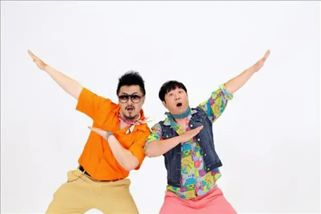 チョン・ヒョンドン（右）とDEFCONN（左）