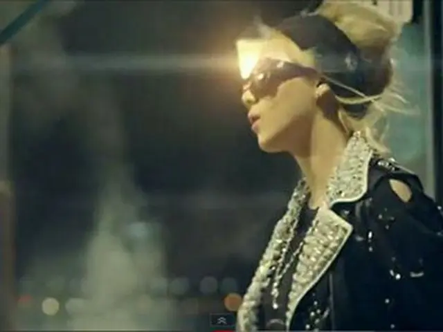 「2NE1」の「Lonely」MVワンシーン