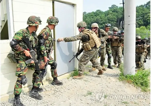 浦項で実施されている韓米海兵隊の対テロ合同訓練（国防部提供）＝１７日、ソウル（聯合ニュース）