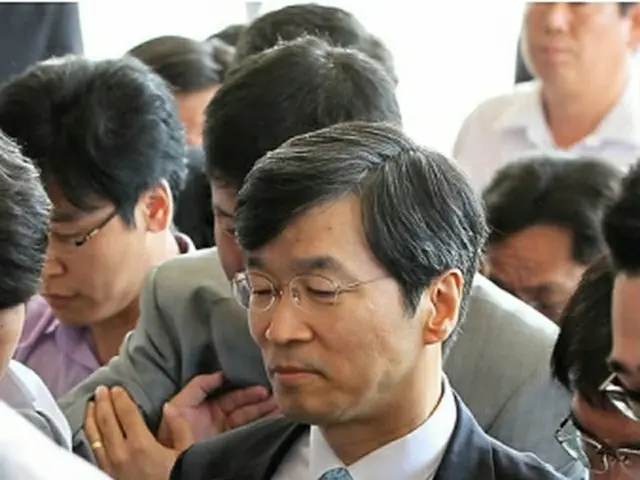 検察に出頭する郭魯ヒョン氏＝5日、ソウル（聯合ニュース）