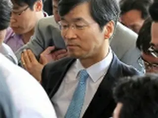 相手候補買収疑惑のソウル市教育監、検察に出頭