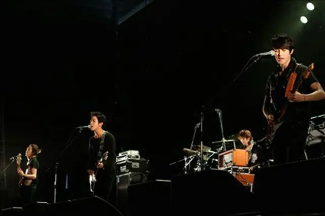 「CNBLUE」