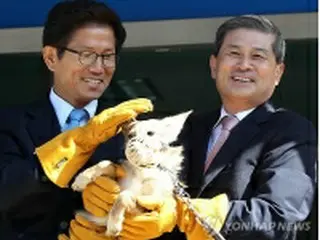 犬の卵子でクローンコヨーテ誕生　黄禹錫氏が成功