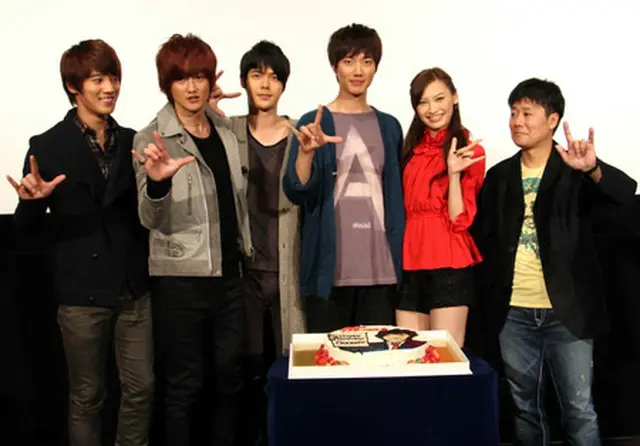 (C)2011 UNIVERSAL MUSIC LLC