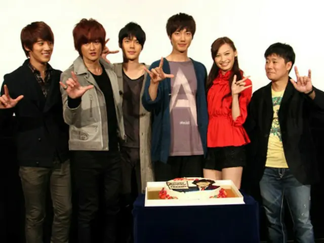 (C)2011 UNIVERSAL MUSIC LLC