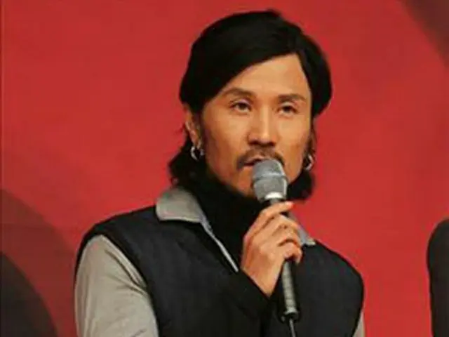 イ・ジュノ