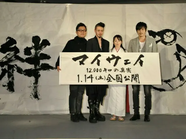 オフィシャル写真（C）2011 CJ E＆M CORPORATION ＆ SK PLANET ALL RIGHTS RESERVED