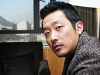 俳優ハ・ジョンウ　絵画作品を展覧会に出品