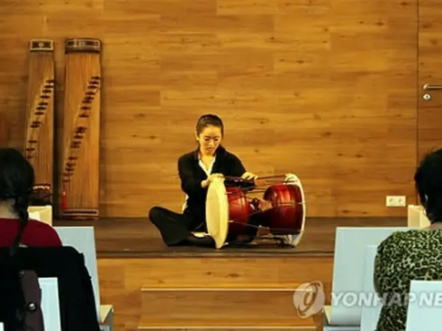 韓国伝統音楽の公演模様＝（聯合ニュース）