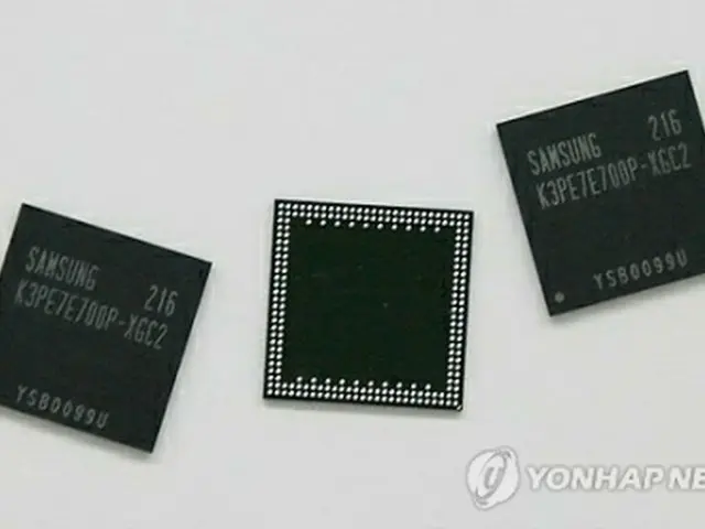 20ナノメートルプロセスを採用した4Gb　LPDDR2モバイルDRAM＝17日、ソウル（聯合ニュース）