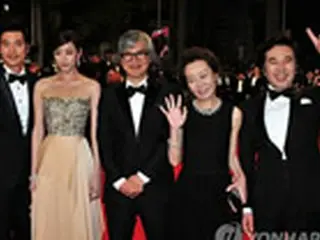 イム・サンス監督の「カネの味」、カンヌ映画祭でスタンディングオベーション