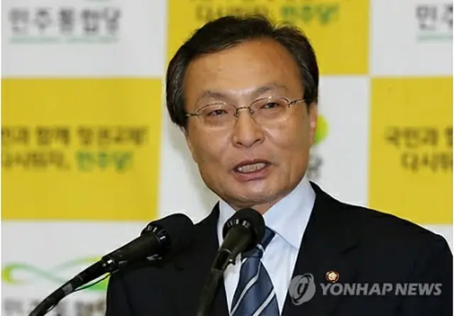 党大会終了後に記者会見を行う李海チャン氏＝9日、高陽（聯合ニュース）