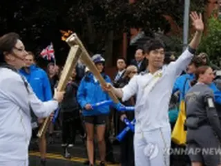 イ・スンギが五輪聖火ランナー　英マンチェスター近郊