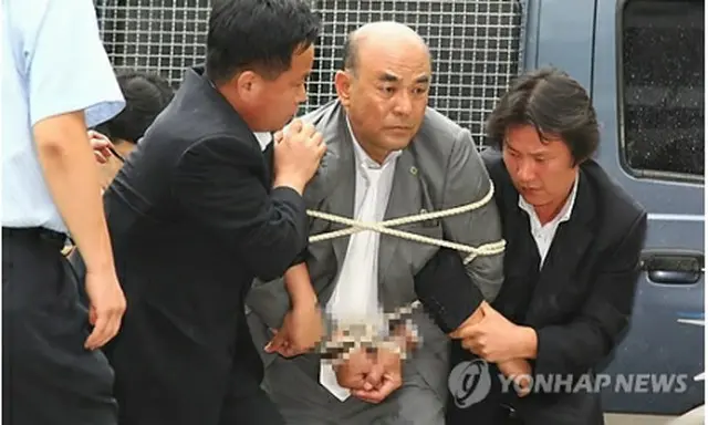 韓国に戻ったところを逮捕された盧修熙氏＝５日、京畿道・坡州（聯合ニュース）