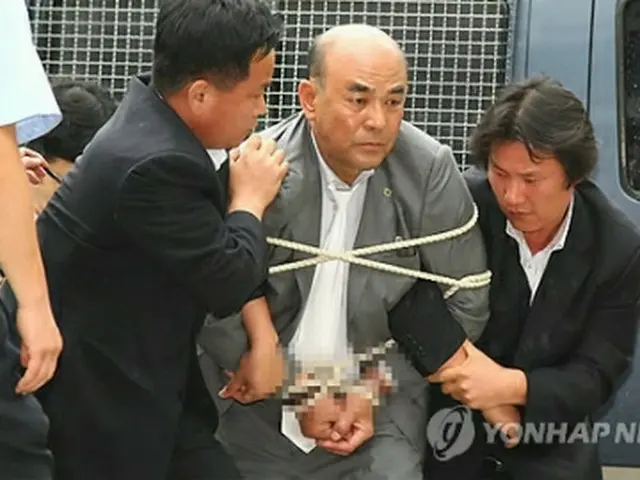 韓国に戻ったところを逮捕された盧修熙氏＝５日、京畿道・坡州（聯合ニュース）