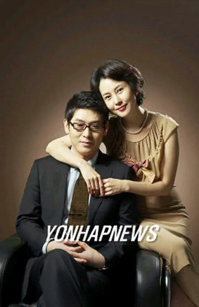 夫婦役を演じるキム・ナムジュとソル・ギョング＝15日、ソウル（聯合）